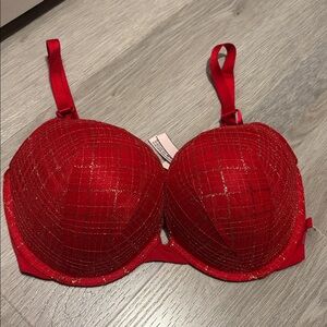 Victoria’s Secret Push- Up padded bra red with gold design size 36DD/E80